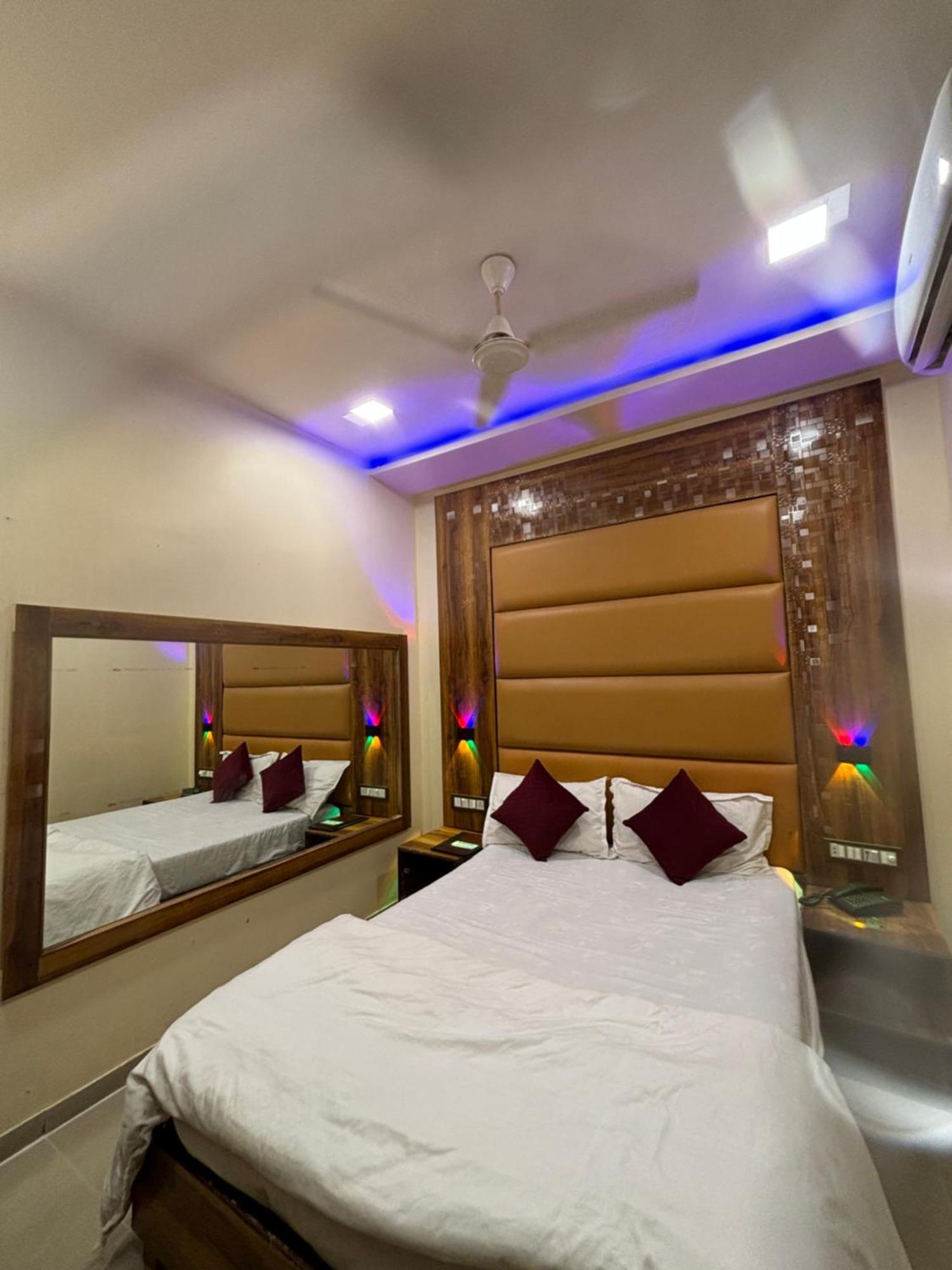 Hotel Blue Wellington - Near Mumbai Airport Exterior photo