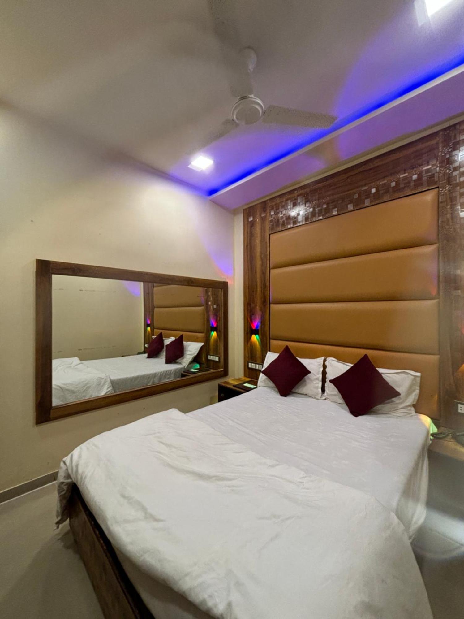 Hotel Blue Wellington - Near Mumbai Airport Exterior photo