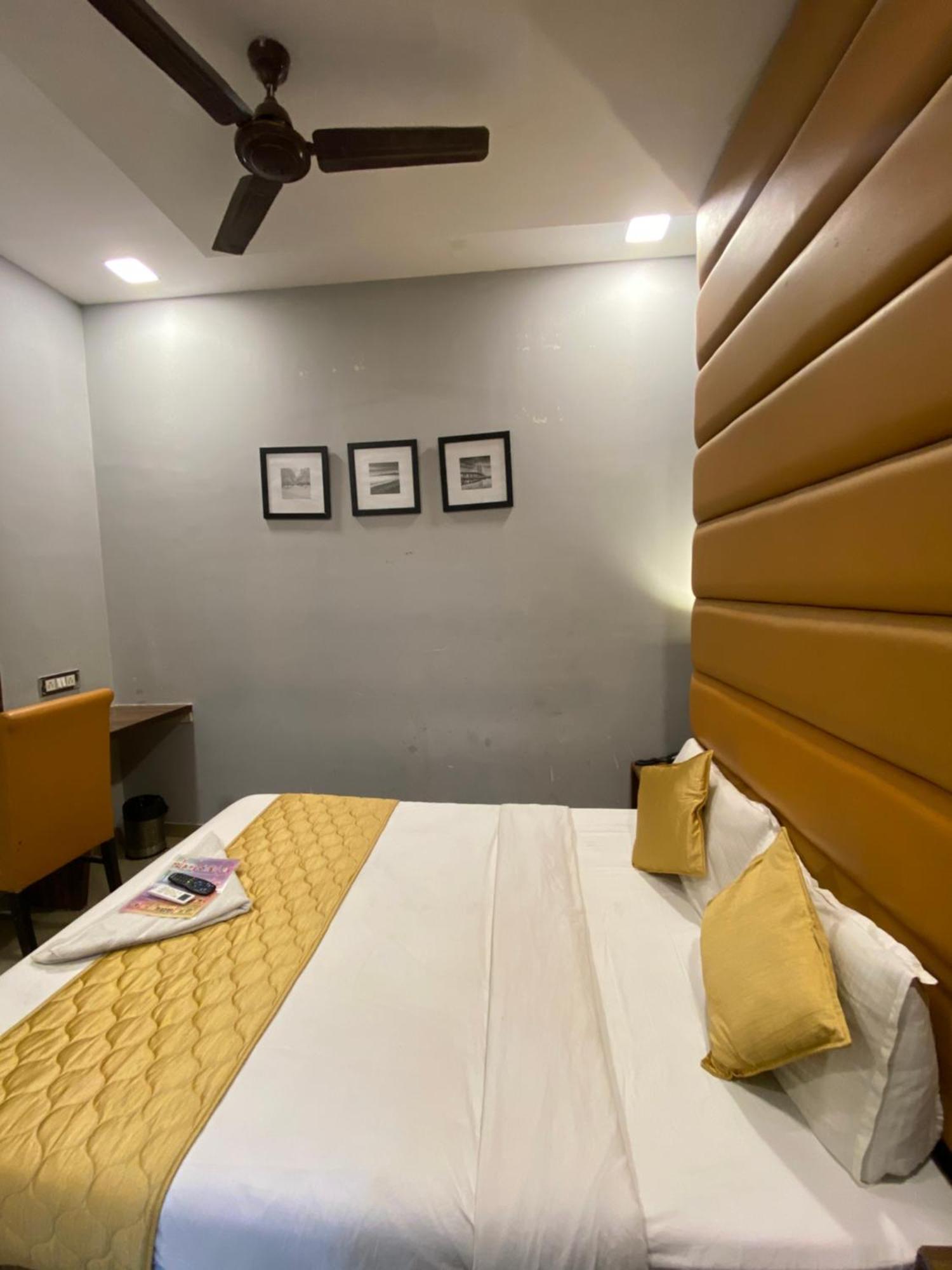 Hotel Blue Wellington - Near Mumbai Airport Exterior photo