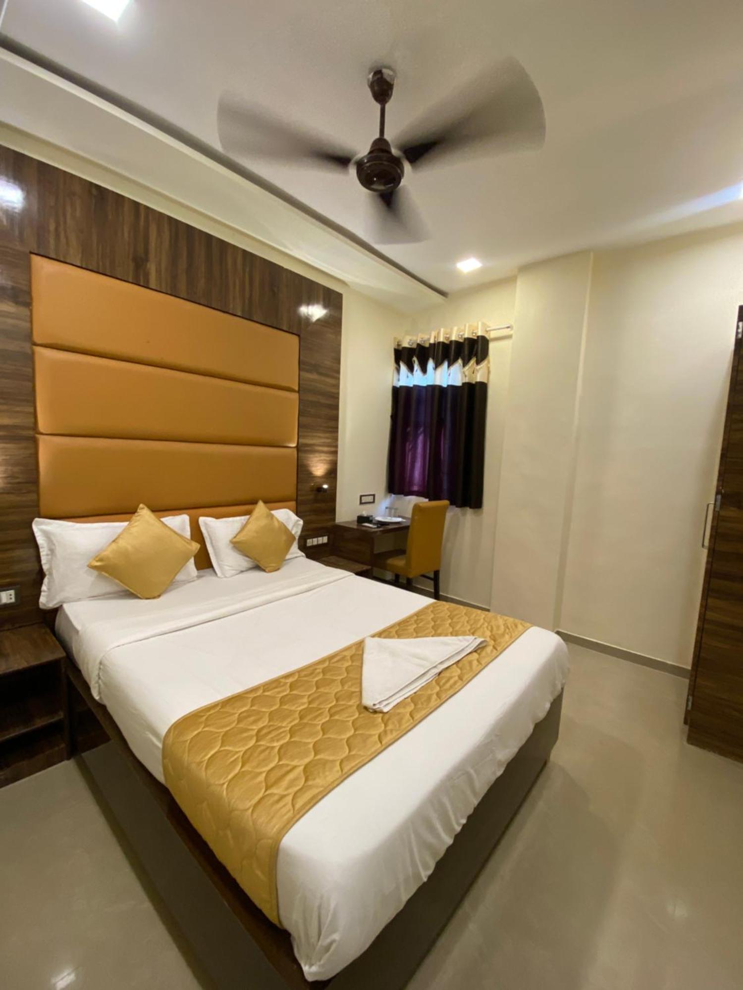 Hotel Blue Wellington - Near Mumbai Airport Exterior photo