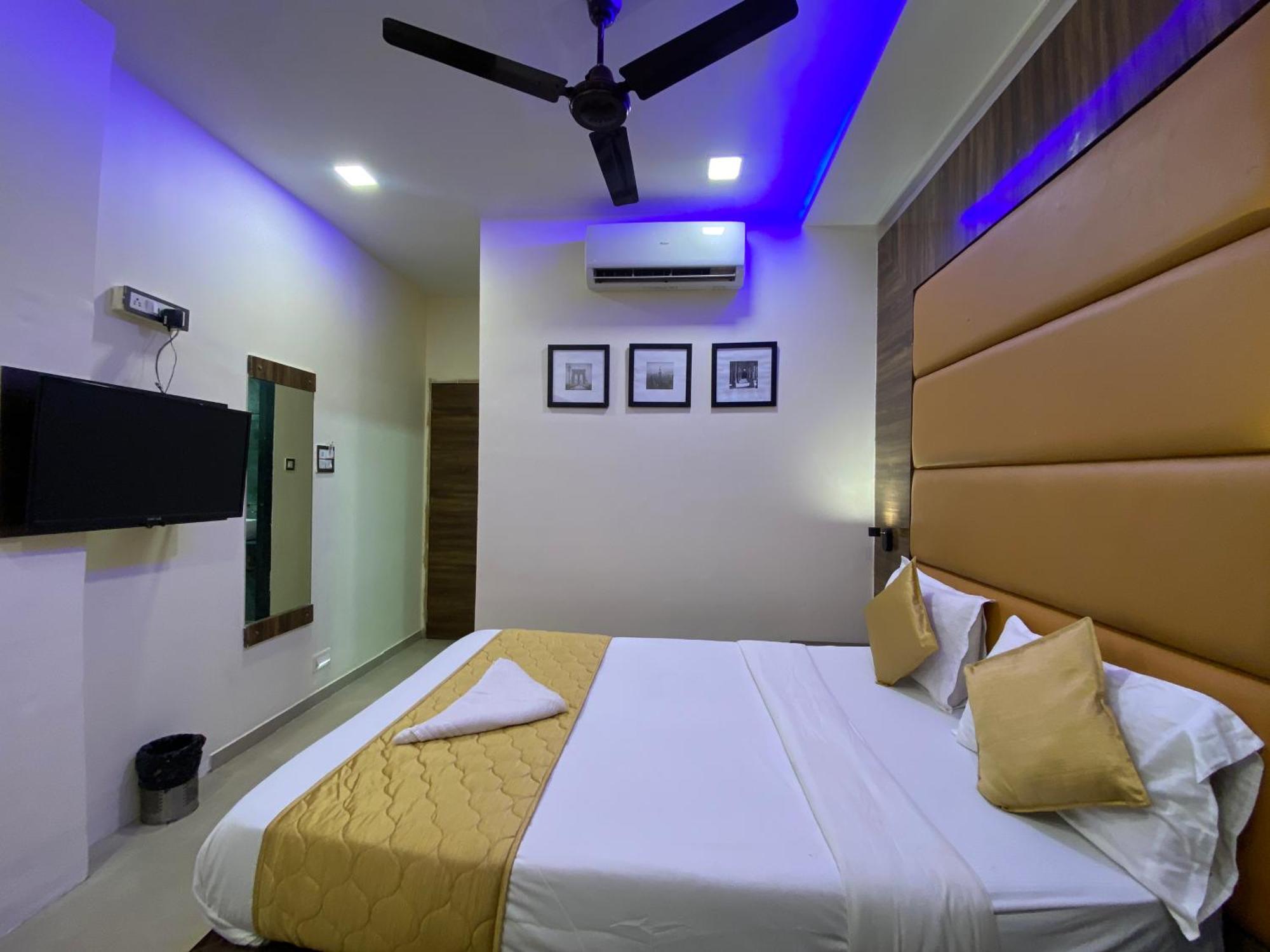 Hotel Blue Wellington - Near Mumbai Airport Exterior photo