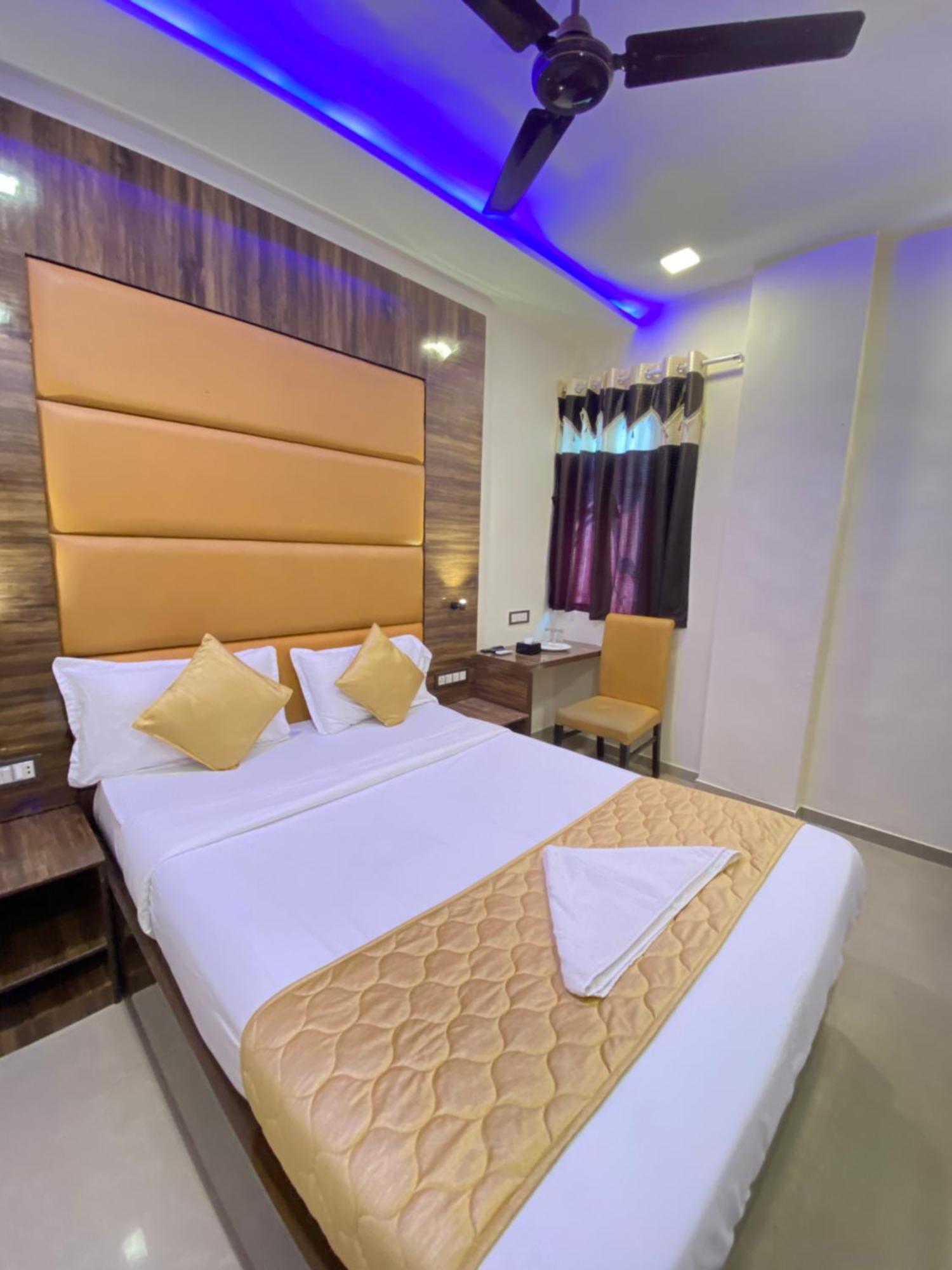Hotel Blue Wellington - Near Mumbai Airport Exterior photo