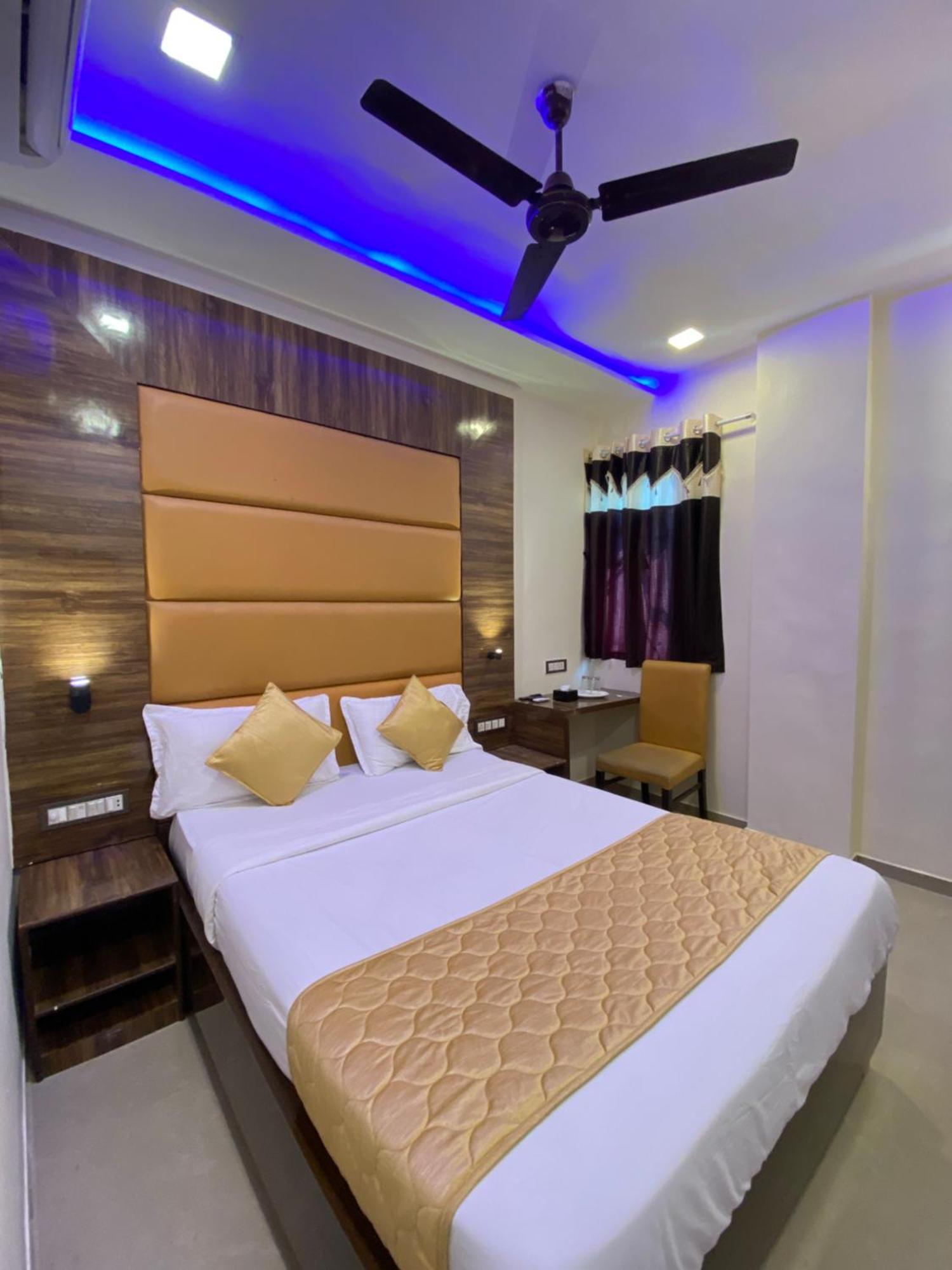 Hotel Blue Wellington - Near Mumbai Airport Exterior photo