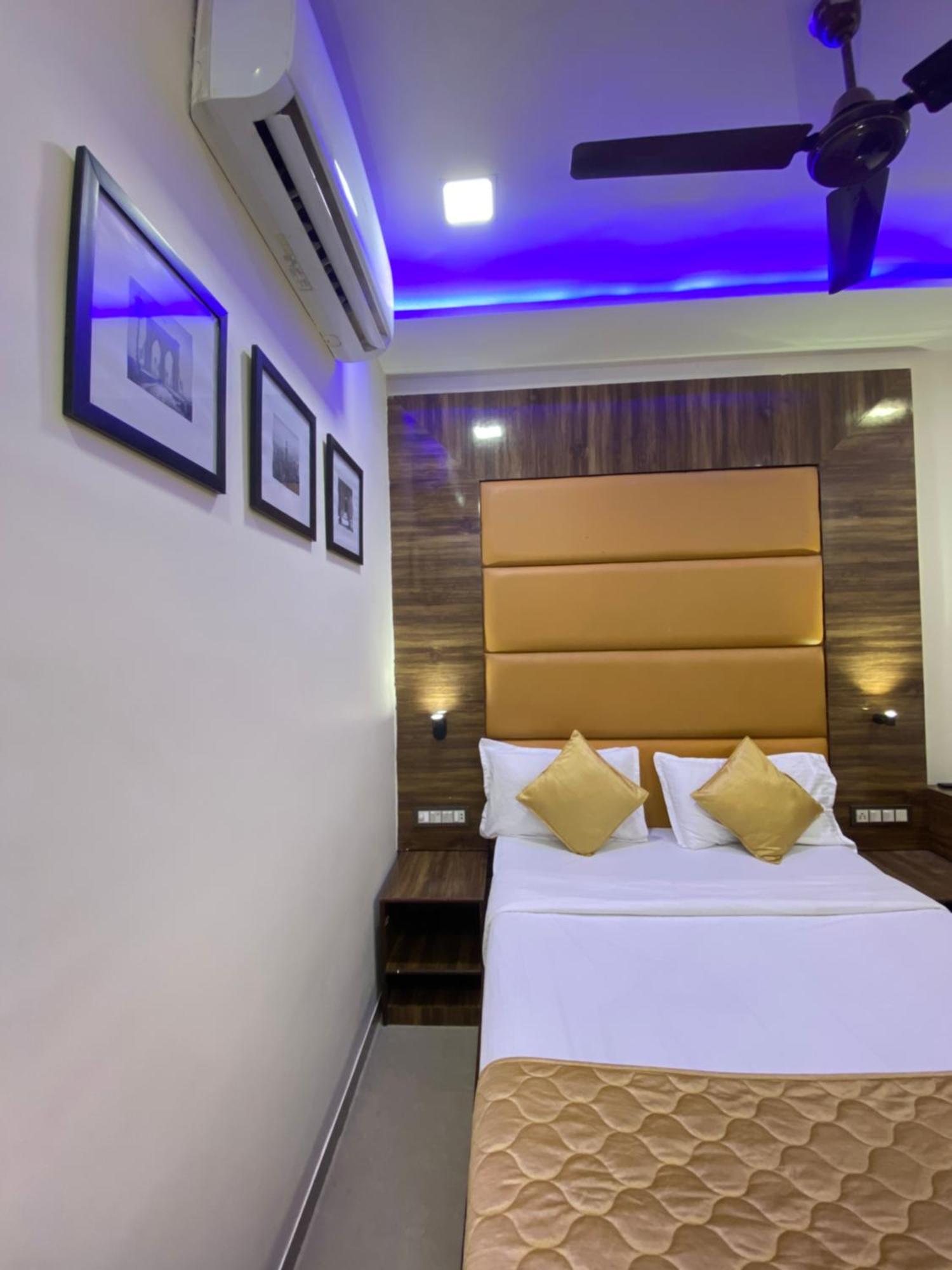 Hotel Blue Wellington - Near Mumbai Airport Exterior photo