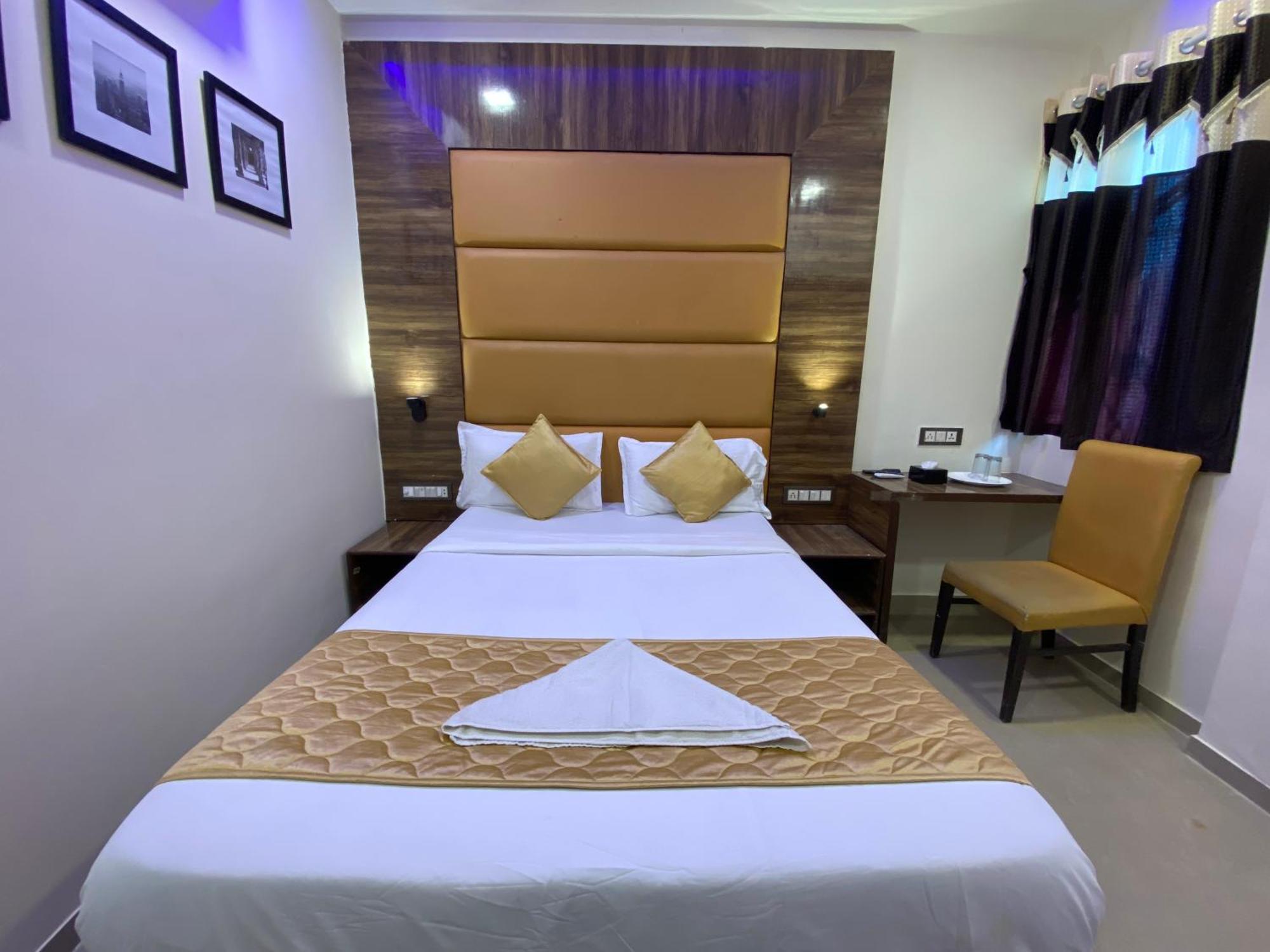 Hotel Blue Wellington - Near Mumbai Airport Exterior photo