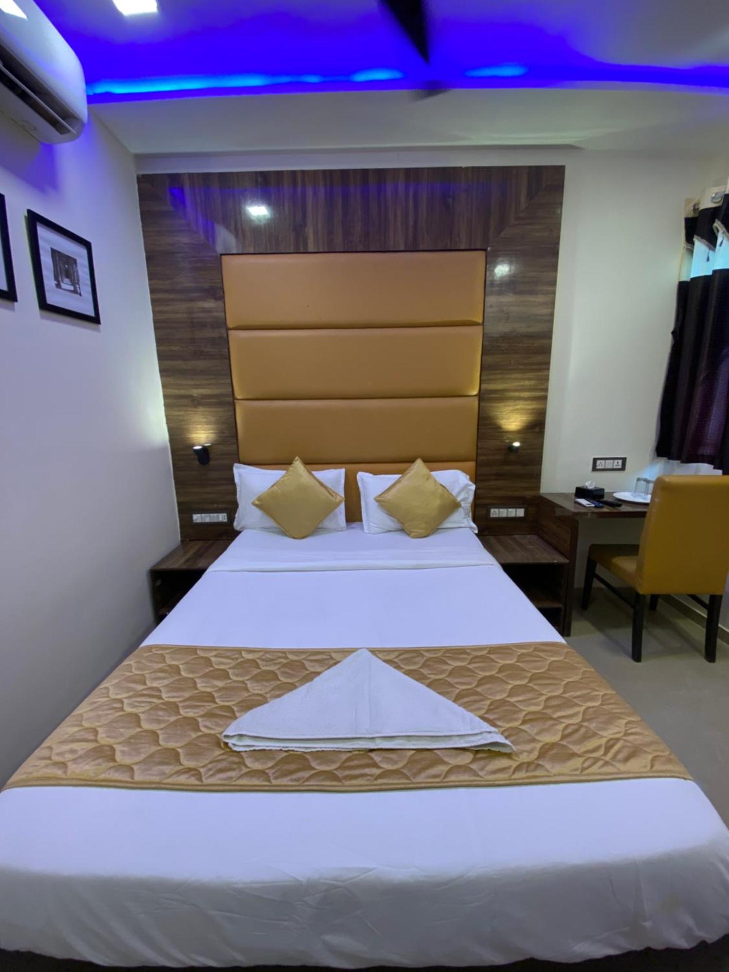 Hotel Blue Wellington - Near Mumbai Airport Exterior photo