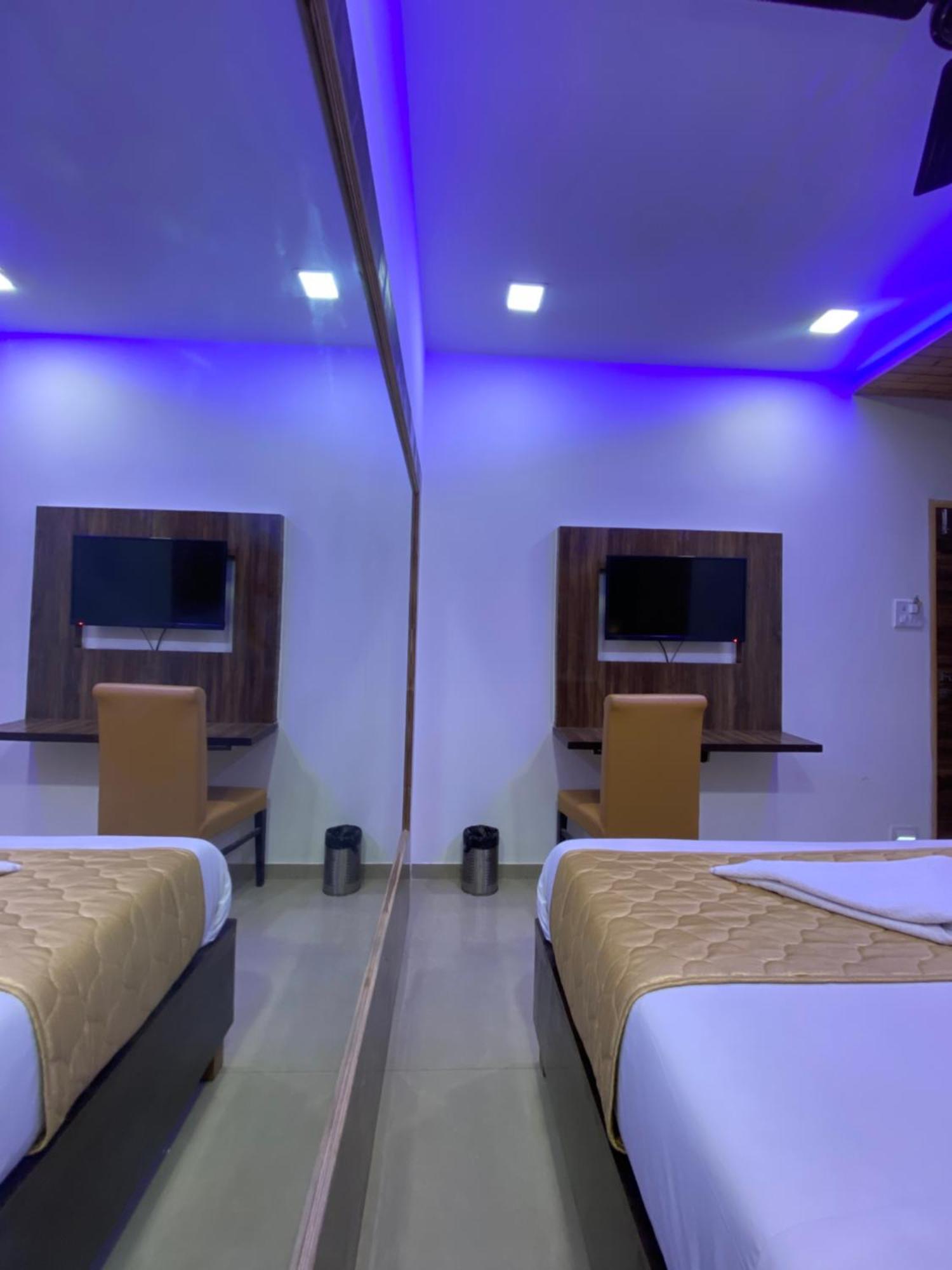 Hotel Blue Wellington - Near Mumbai Airport Exterior photo