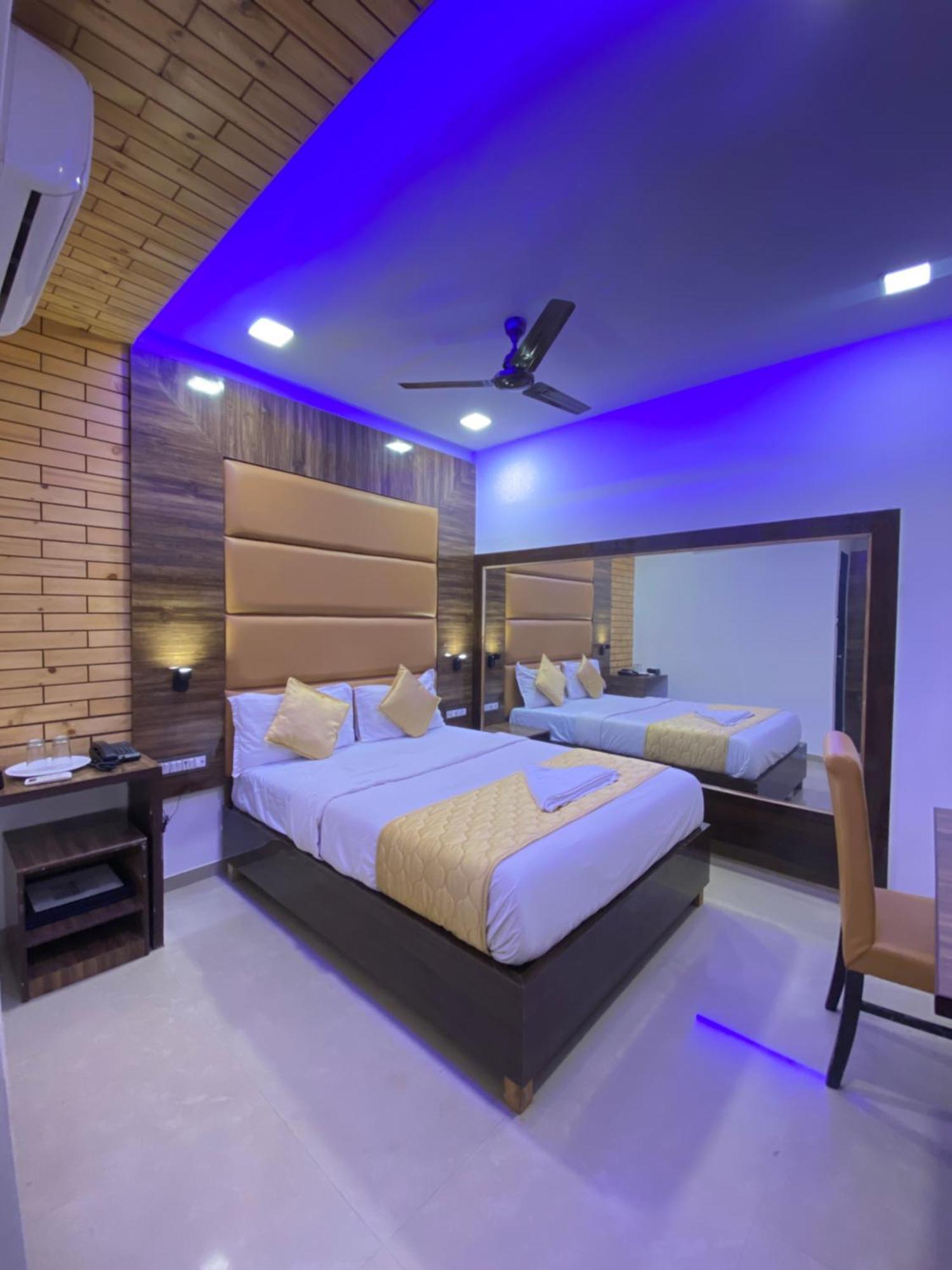 Hotel Blue Wellington - Near Mumbai Airport Exterior photo